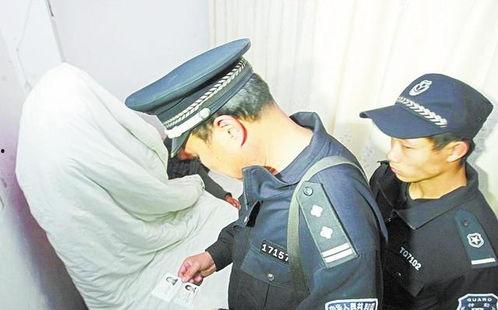 警察遇到吃瓜小孩,温馨一幕暖人心 第3张 警察遇到吃瓜小孩,温馨一幕暖人心 第3张