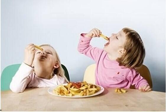 小孩滑倒喂爸爸吃瓜 第3张 小孩滑倒喂爸爸吃瓜 第3张